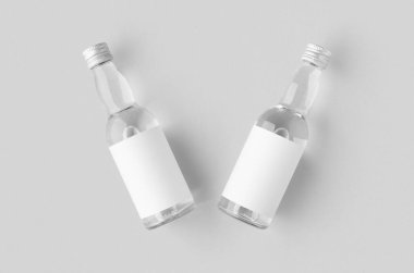 Minyatür ruhlar, likör şişesi maketi. Boş etiketli cam ve sıvıyı temizle.