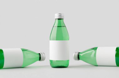 Boş etiketli su şişesi modeli. Yeşil cam..