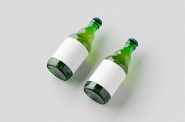 Yeşil Steinie bira şişesi. Üstünde boş etiket var..