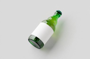 Yeşil Steinie bira şişesi. Üstünde boş etiket var..