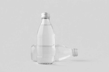 Küçük su şişesi, temiz cam..