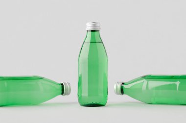 Su şişesi maketi. Yeşil cam..