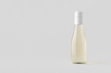 Küçük beyaz şarap şişesi modeli. Burgundy, alsace, rhone şeklinde. Boş metin boşluğu.
