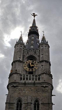 Gent, Belçika Ortaçağ Kanalları, Kaleler ve Tarihi Mimarinin Dikey Seyahat Fotoğrafı