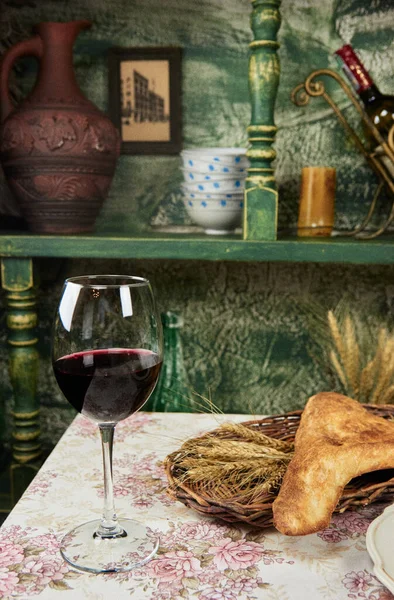 Vida Tranquila Com Vinho Copo Pão Tinto — Fotografia de Stock