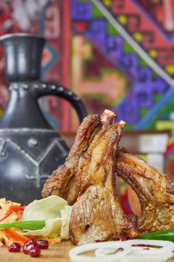 Bir tavuğun yemek fotoğrafı.