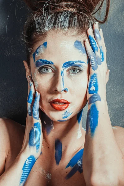 Mujer Caucásica Con Arte Facial — Foto de Stock