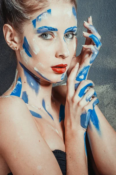 Kaukasische Frau Mit Gesichtskunst — Stockfoto