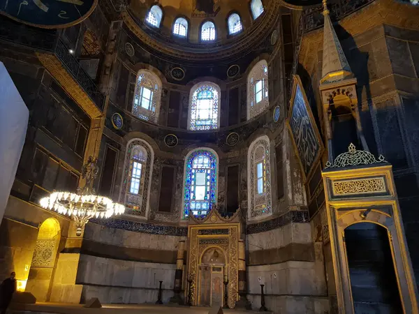 Aya Sophia 'nın içi - Antik Bizans bazilikası fotoğrafı