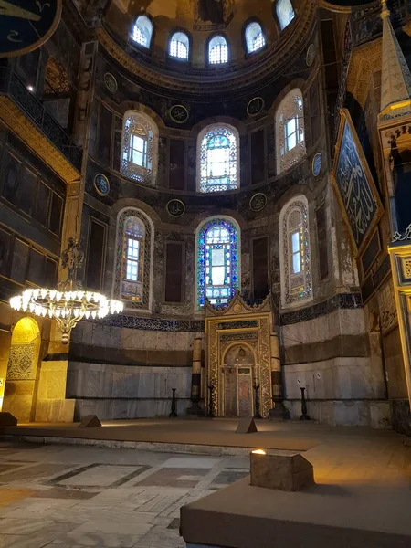 Aya Sophia 'nın içi - Antik Bizans bazilikası fotoğrafı