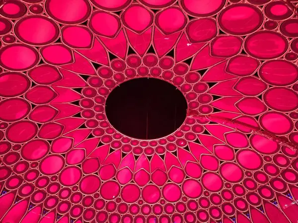 Renkli Dubai Fuar Kubbesi