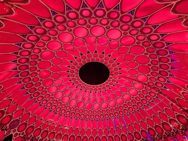 Renkli Dubai Fuar Kubbesi