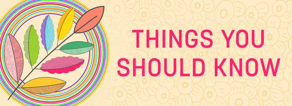 Renkli çiçek arkaplanı üzerine yazılmış Bilmen Gereken Şeyler.