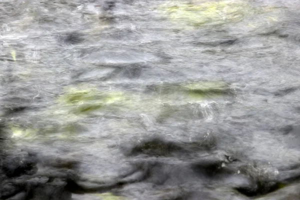 オランダ フーゲフェンのアウデ ケーンに流れる水 — ストック写真