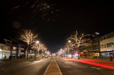 Hoogeveen, Hollanda 1 Ocak 2023 Schutstraat, Hoogevee 'de Havai fişekler