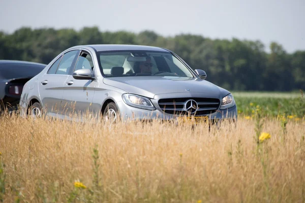 Hoogeveen Niederlande Juni 2023 Mercedes Auf Der N48 Bei Hoogeveen — Stockfoto