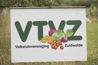 Zuidwolde, Hollanda - 19 Temmuz 2023: Zuidwolde, Hollanda 'daki bilgi panosu kelebek bahçesi