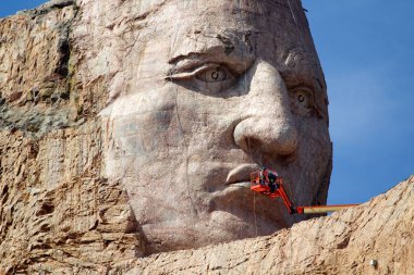 Güney Dakota, ABD 'den Black Hills - 22 Ağustos 2017: ABD' nin Güney Dakota 'daki Black Hills Kayalıklarda Çılgın At Anıtı Portresi