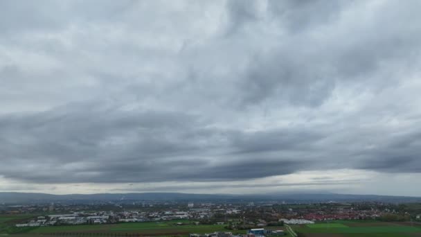 Büropark Und Dramatischer Himmel Der Abenddämmerung Schwenk Luftaufnahme — Stockvideo