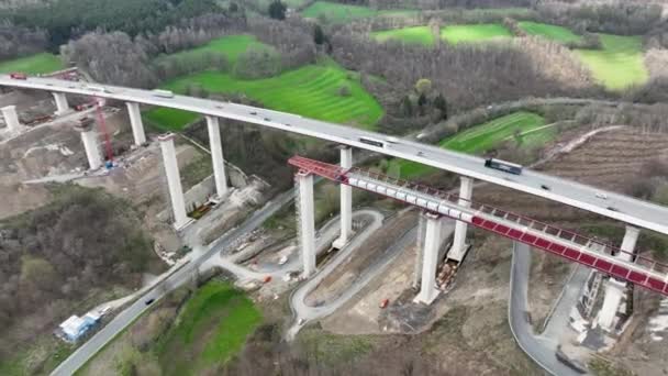 公路桥梁的施工现场 空中景观 跟踪射击 — 图库视频影像