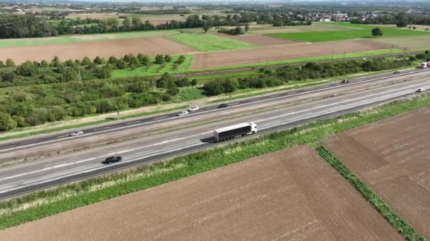 Autosnelweg Met Meerdere Rijstroken Bovenaanzicht — Stockvideo