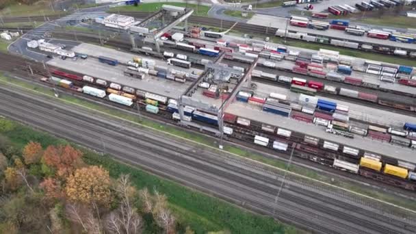 德国韦尔特 2023年11月22日 大型货运站Koeln Eifeltor 货运场及货运列车 航空景观 — 图库视频影像