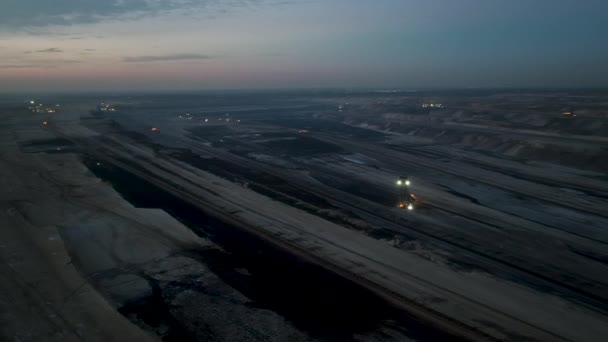 Braunkohletagebau Almanya Alacakaranlıkta Kahverengi Kömür Yüzeyi Madeni — Stok video