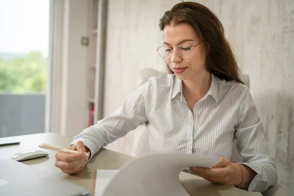 One Woman Female Caucasian Entrepreneur Businesswoman Secretary Sitting Her Office — Stock Photo, Image
