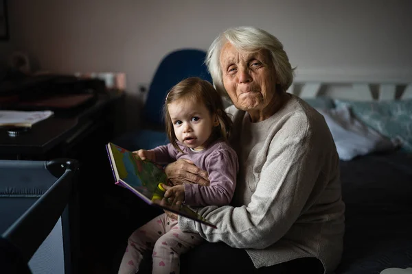 Senior Woman Elderly Caucasian Pensioner Old Grandmother Small Girl Child — Stock Photo, Image