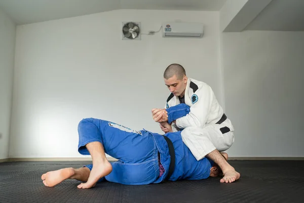 Dos Atletas Entrenamiento Brasileño Jiu Jitsu Americana Sumisión Brazo Bloqueo —  Fotos de Stock