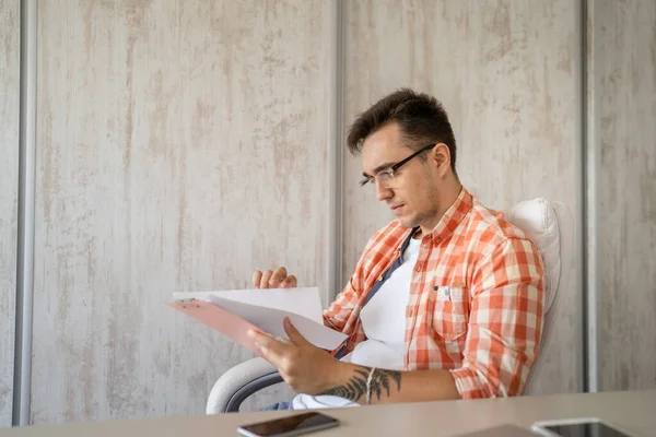 One Man Male Caucasian Entrepreneur Businessman Sitting Office Desk Work — Fotografia de Stock