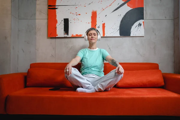 One Woman Senior Caucasian Female Using Headphones Online Guided Meditation — Stock fotografie