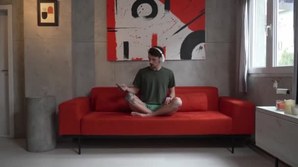 One Man Adult Caucasian Male Sit Home Use Headphones Smartphone — Stock videók