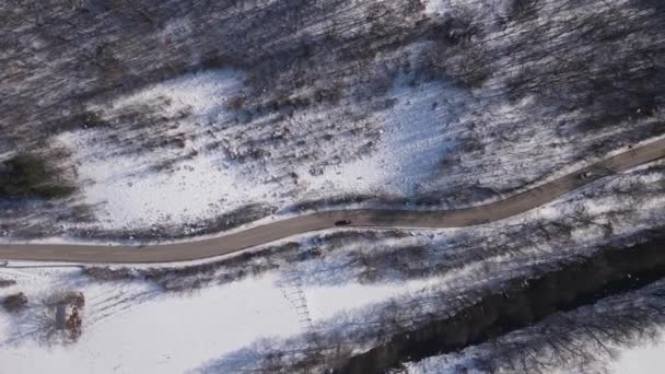 Car Drive Snow Winter Day Road Mountain Range Aerial View — Αρχείο Βίντεο