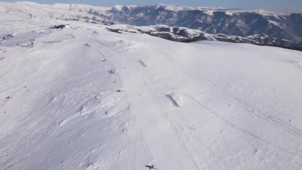 Skier Ski Slope Piste Downhill Skiing Winter Day Snow Old — Vídeo de Stock