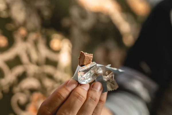 Close Hand Unknown Caucasian Man Hold Half Eaten Chocolate Bar — Stock Photo, Image