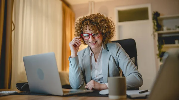 One Woman Caucasian Female Work While Sit Desk Use Laptop — Stock Photo, Image