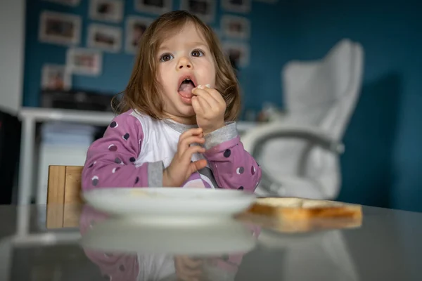 One Girl Small Caucasian Toddler Female Child Eat Table Home — Stock Photo, Image