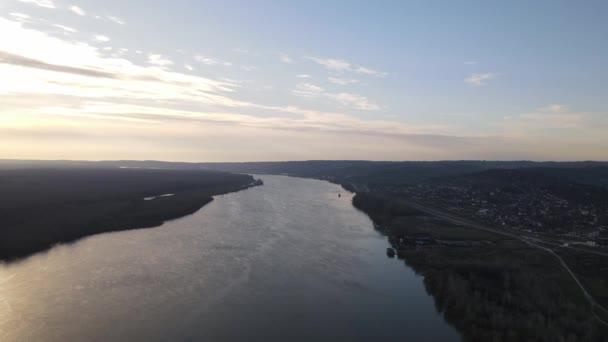 Αεροφωτογραφία Επανδρωμένου Αεροσκάφους Στον Ποταμό Δούναβη Στη Σερβία Κοντά Στο — Αρχείο Βίντεο