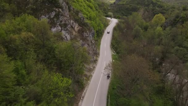 Motorsiklet Sürmek Açık Asfalt Yolda Araba Sürmek Ilkbahar Insansız Hava — Stok video