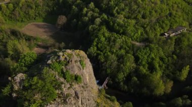 Baranica 'daki Knjazevac yakınlarındaki Timok nehri üzerindeki barajın hava aracı görüntüsü. 