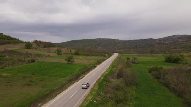 Letecký Pohled Drone Pohled Automobil Silnici Koryto Zemědělské Pole Obce — Stock video