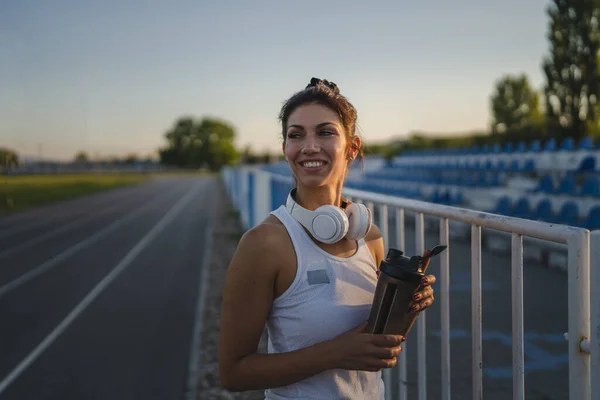 One Woman Adult Caucasian Millennial Female Standing Stadium Race Track — Stock Photo, Image