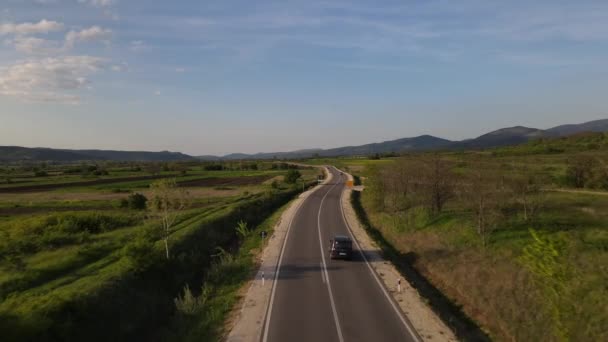 Malebná Krása Asfaltové Silnice Slunečného Dne Jak Auta Projíždějí Perspektivy — Stock video