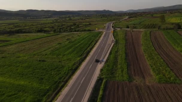 Malebná Krása Asfaltové Silnice Slunečného Dne Jak Auta Projíždějí Perspektivy — Stock video