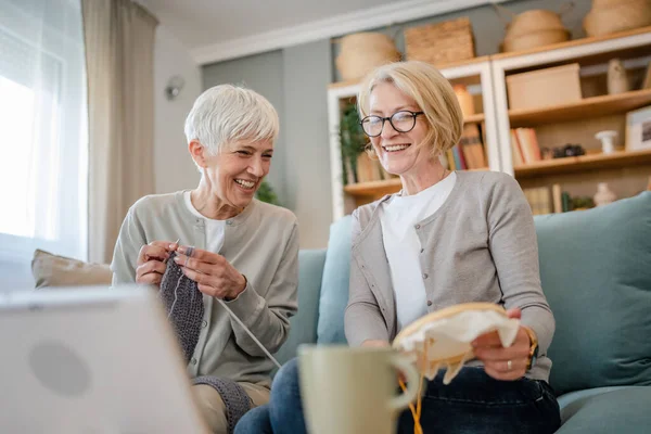 Two Women Senior Mature Caucasian Friends Mother Daughter Sisters Knitting — Stock Photo, Image
