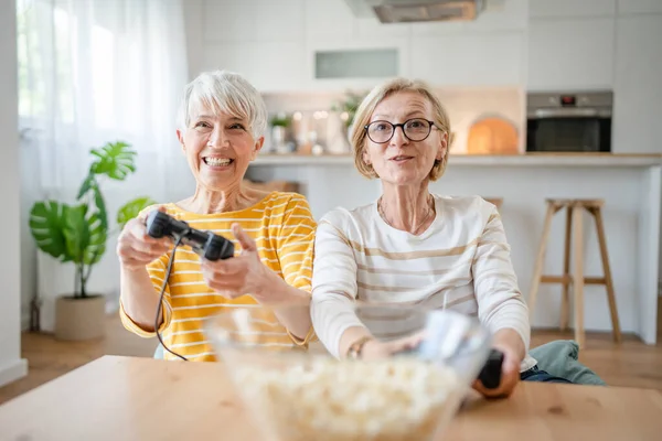 Duas Mulheres Seniores Amigos Irmãs Caucasianas Feliz Velhos Irmãos Pensionista — Fotografia de Stock