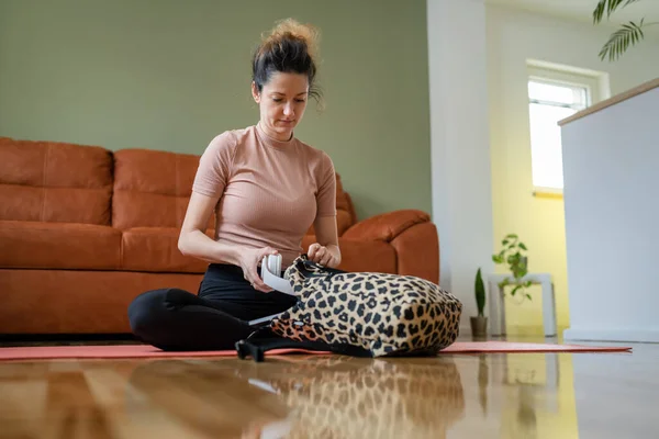 Year Old Woman Sits Yoga Mat Home Packing Her Backpack — Stock Fotó