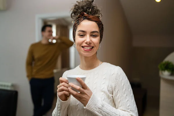 One Woman Young Caucasian Female Standing Her Apartment Cup Coffee — Photo