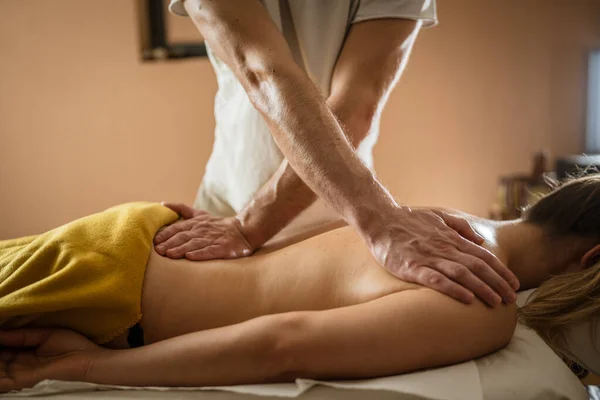 Unknown Woman Lying While Have Back Massage Male Caucasian Therapist — Stock Photo, Image
